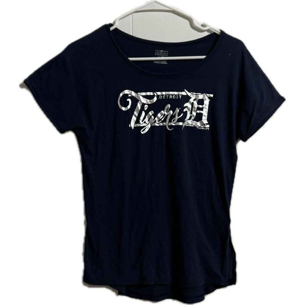 Genuine Merchandise Blue Graphic‎ Short Sleeve T-Shirt